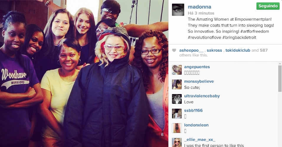 4.jun.2014 - Madonna visita uma ONG no norte dos Estados Unidos, fica encantada com a produção de casacos e experimenta um