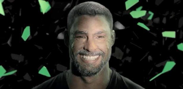 O ator Cauã Reymond em cena de comercial para marca de goma de mascar