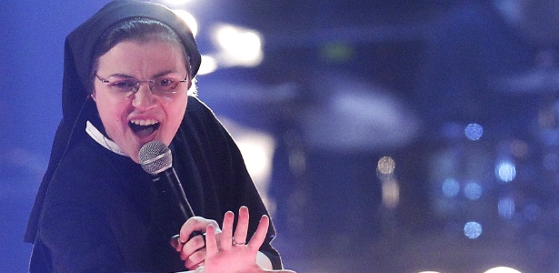 A freira italiana Cristina Scuccia, de 25 anos, vence a final do programa "The Voice Itália" - Marco Bertorello