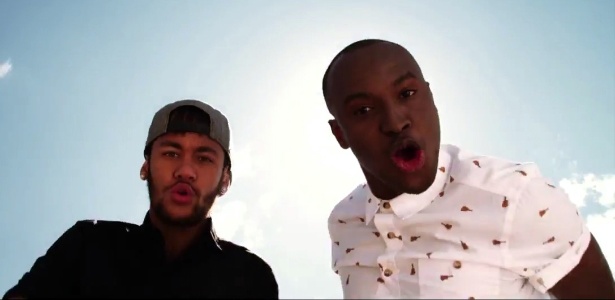 Neymar e Thiaguinho em cena do clipe de "Caraca Muleke!" - Reprodução
