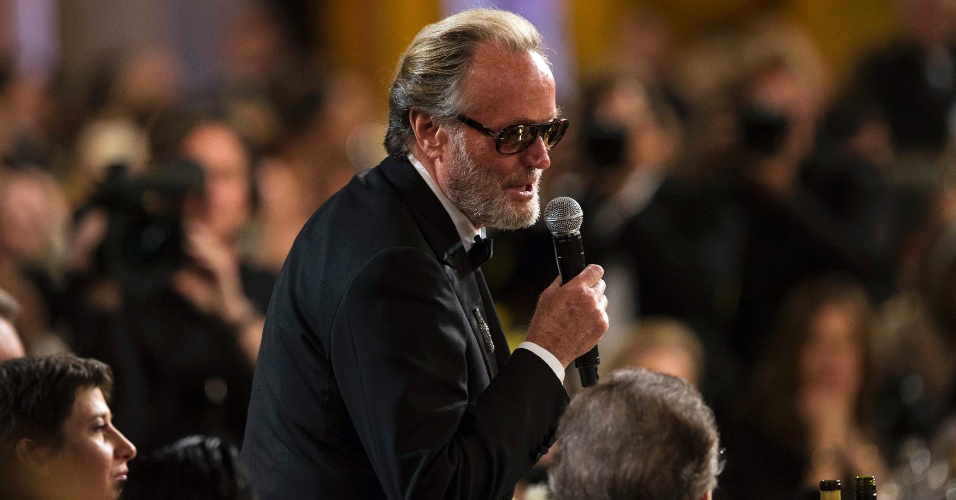 5.jun.2014 - Direto da plateia, Peter Fonda discursa em homenagem à irmã Jane Fonda em um evento de gala em Los Angeles, nos EUA