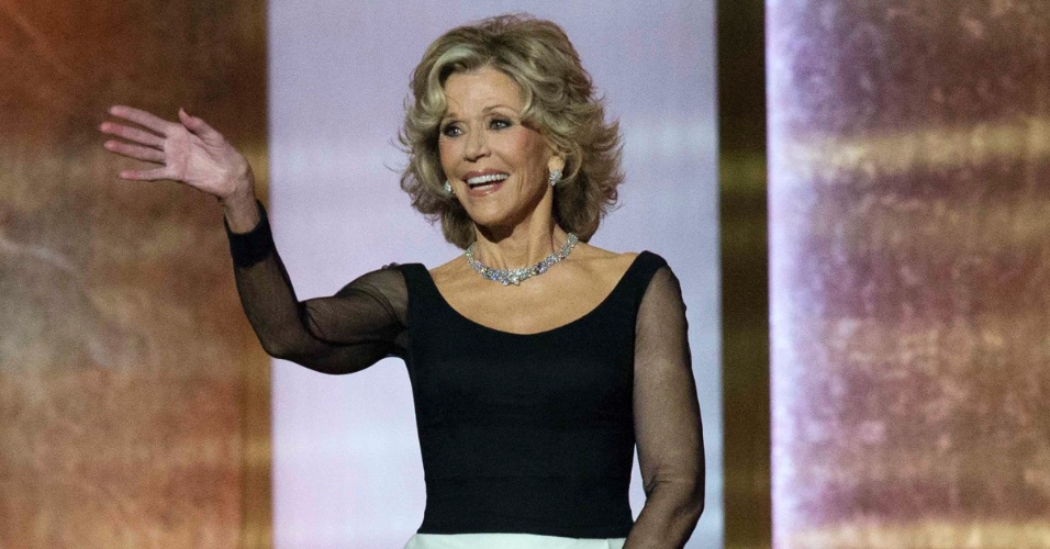 5.jun.2014 - Jane Fonda é aplaudida em homenagem a ela em um evento de gala em Los Angeles, nos EUA