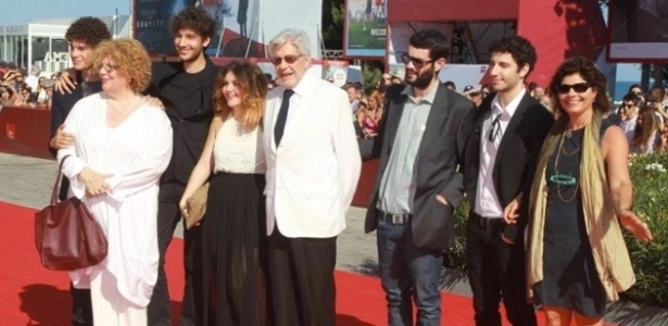Ettore Scola (centro de branco) com as filhas e os netos no Festival de Veneza de 2014 - Arquivo pessoal Silvia Scola