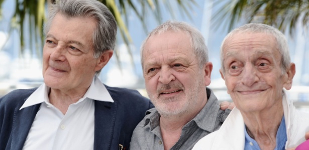 18.mai.2010 - Jacques Herlin (à direita), ao lado dos atores Philippe Laudenbach e Jean-Marie Frin, promovendo o filme "Homens e Deuses" em Cannes, na França - Getty Images