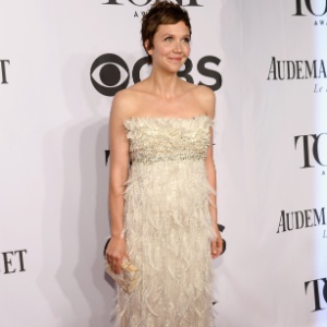 08.jun.2014 - A atriz Maggie Gyllenhaal chega para o Tony Awards 2014 no Radio City Music Hall, em Nova York - Getty Images