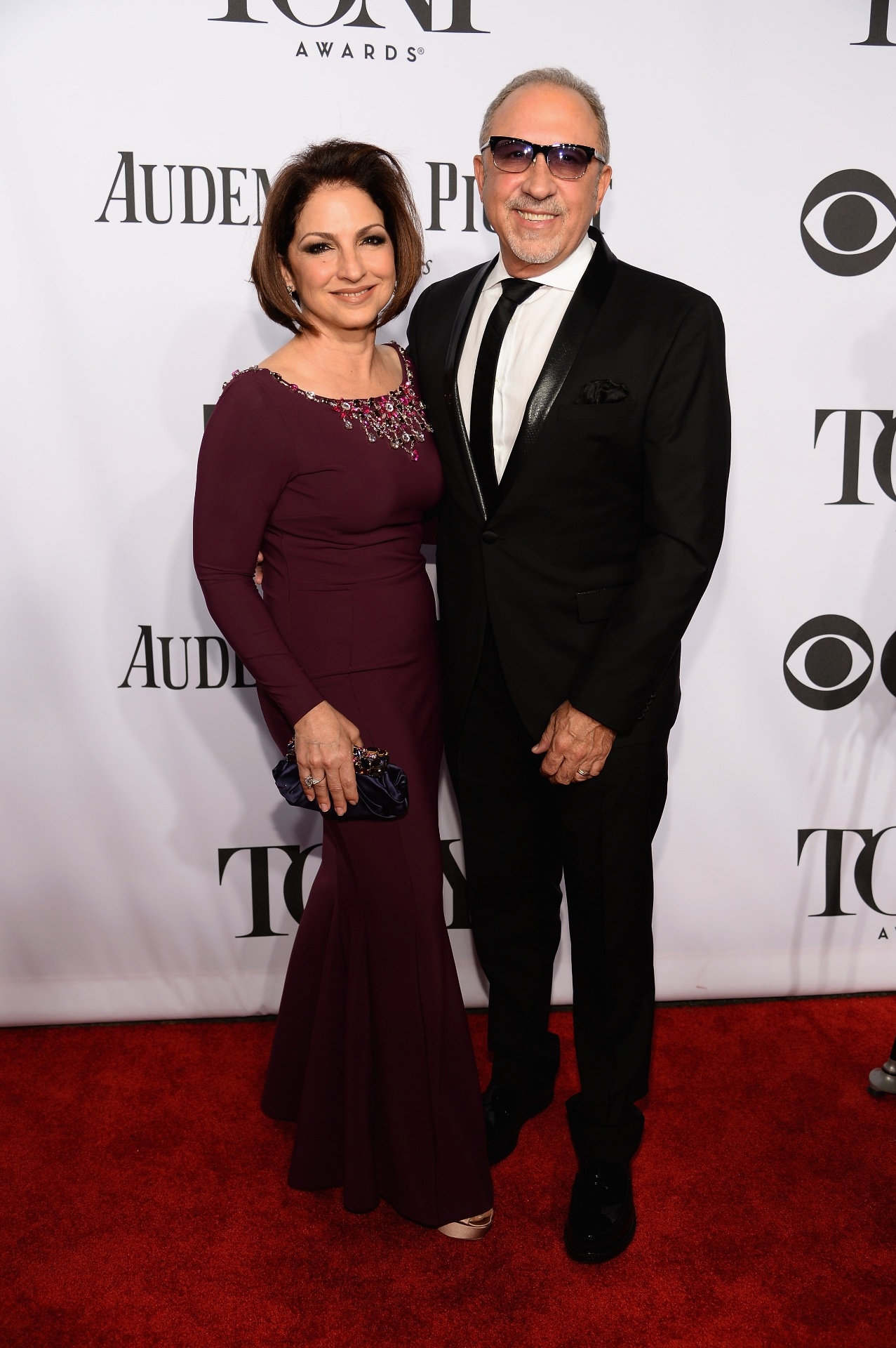 08.jun.2014 - Gloria Estefan e Emilio Estefan chegam para o Tony Awards 2014 no Radio City Music Hall, em Nova York - Getty Images