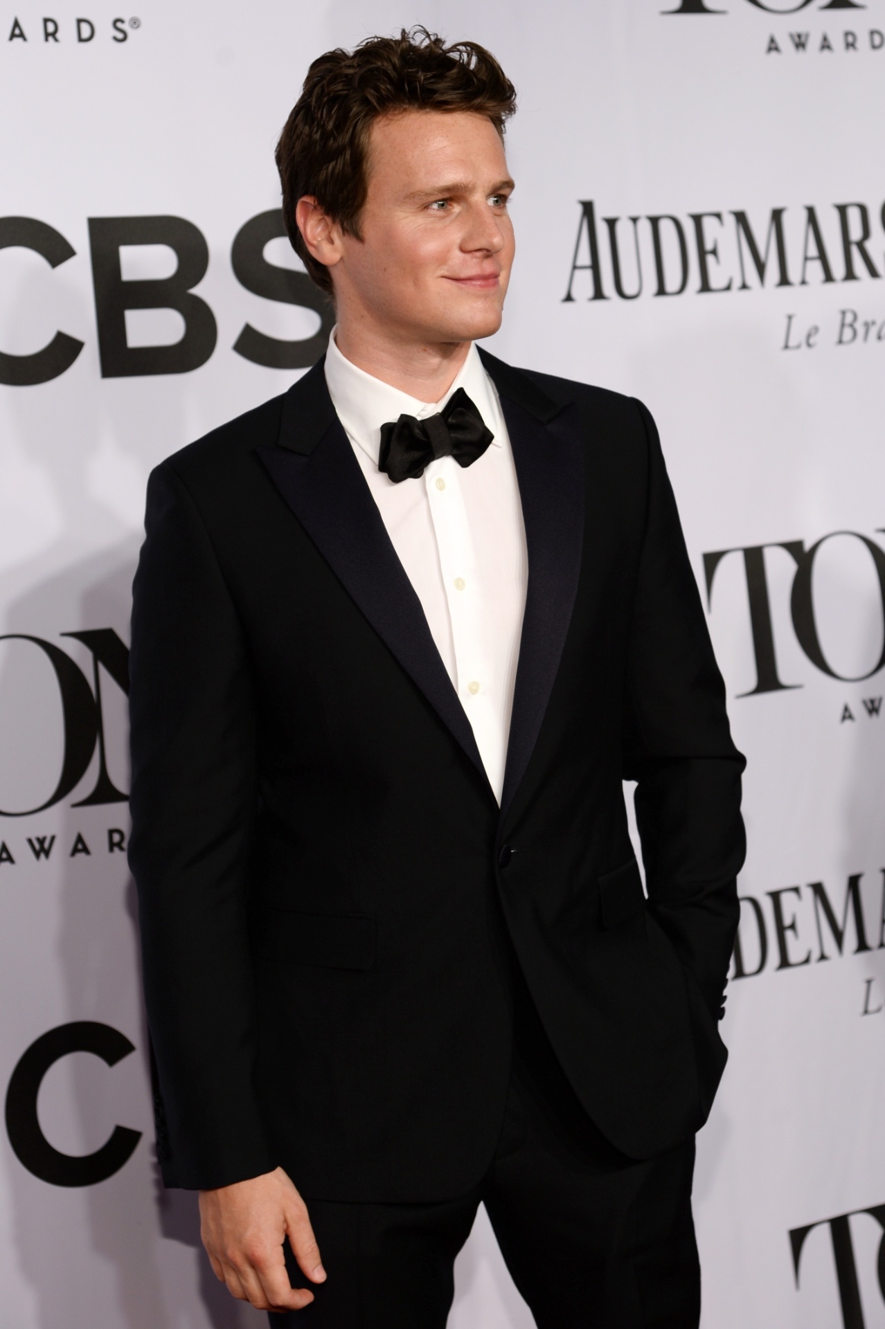 08.jun.2014 - O ator Jonathan Groff chega para o Tony Awards 2014 no Radio City Music Hall, em Nova York - Getty Images