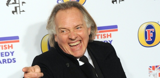 Ator e comediante britânico Rik Mayall morre aos 56 anos