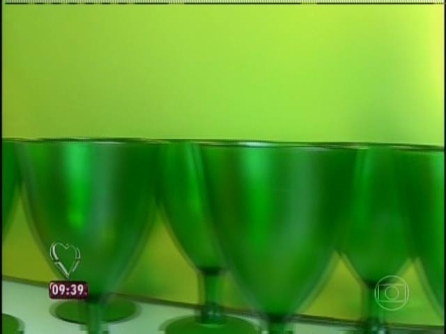 9.jun.2014 - Ana Maria Braga decorou sua casa do Rio para a Copa do Mundo e abusou dos elementos nas cores verde e amarelo