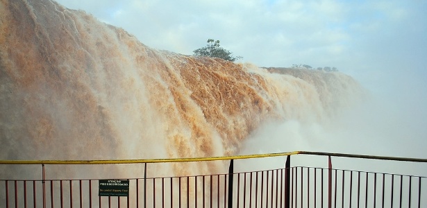 9.jun.2014 - Vazão das Cataratas do Iguaçu atinge índice histórico nesta segunda-feira (9) - Divulgação/Parque Nacional do Iguaçu