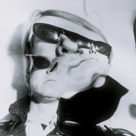 Andy Warhol, cerca de 1965, de Weegee, fotografia com nitrato de camada de prata - Divulgação - Divulgação