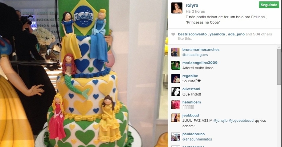 10.jun.2014 - Isabella, caçula de Kaká e Carol Celico, também ganhou um bolo no aniversário do irmão Lucca, que completa seis anos. 