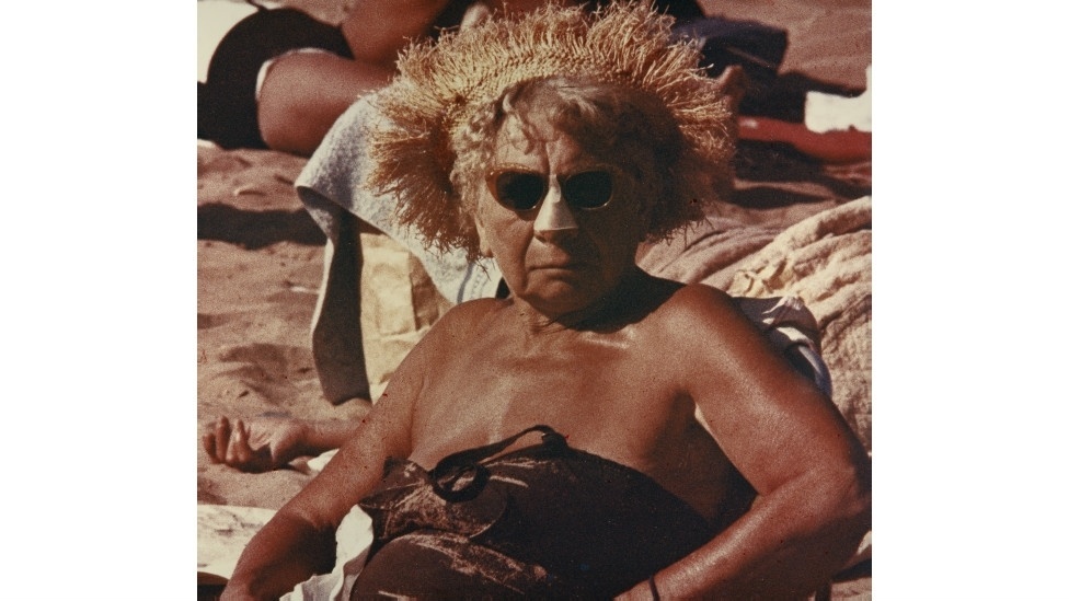 A praia de Coney Island é o cenário de uma série de fotografias feitas por Aaron Rose ao longo de três verões, no anos 1960 - Aaron Rose Courtesy Museum of the City of New York
