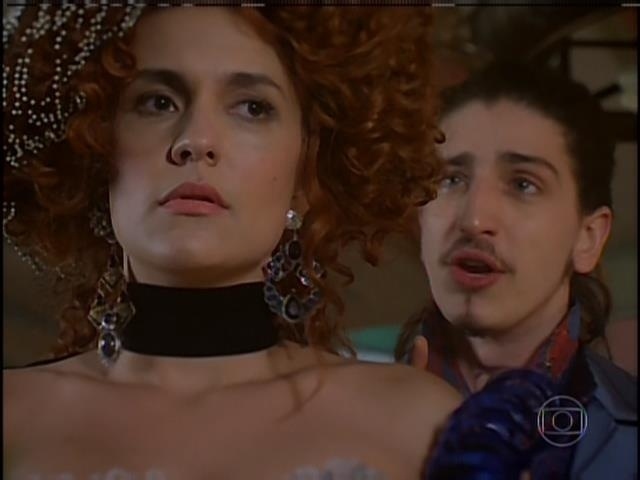 Ferdinando fica impressionado com a beleza de Gina, que se irrita ao ser chamada de princesa