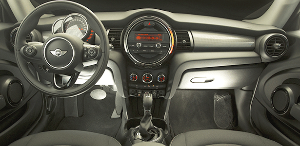 Interior do Cooper ficou mais equilibrado entre -- digamos -- o bacana e o chique - Divulgação - Divulgação