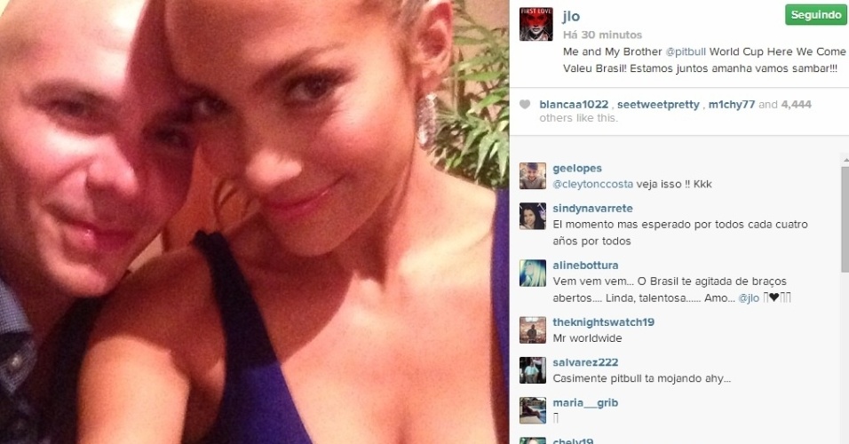 11.jun.2014 - No Brasil, Jennifer Lopez postou foto ao lado do rapper Pit Bull em seu Instagram. 