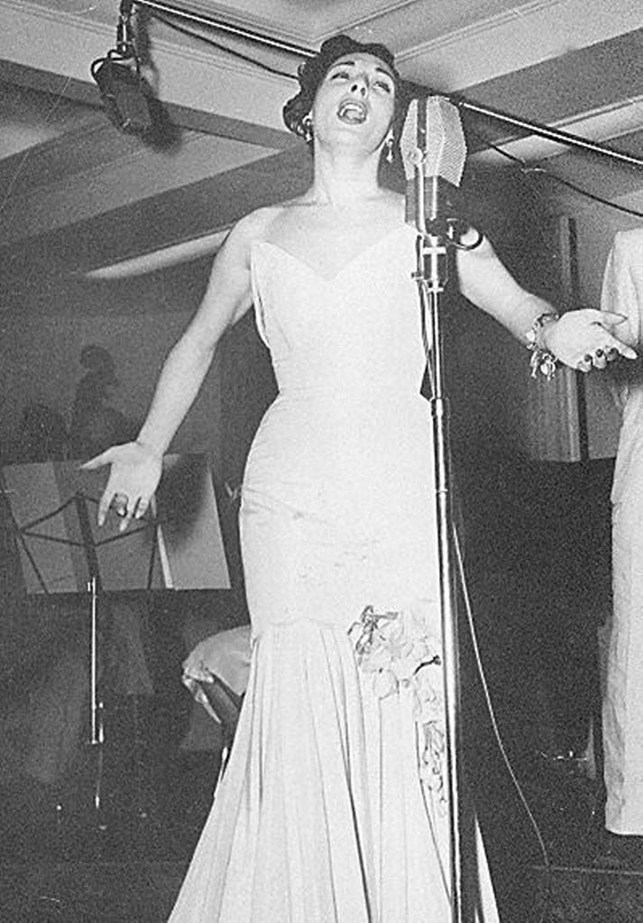 Em sua carreira, Marlene se tornaria um dos maiores ícones do rádio e gravaria mais de 4 mil canções - Reprodução