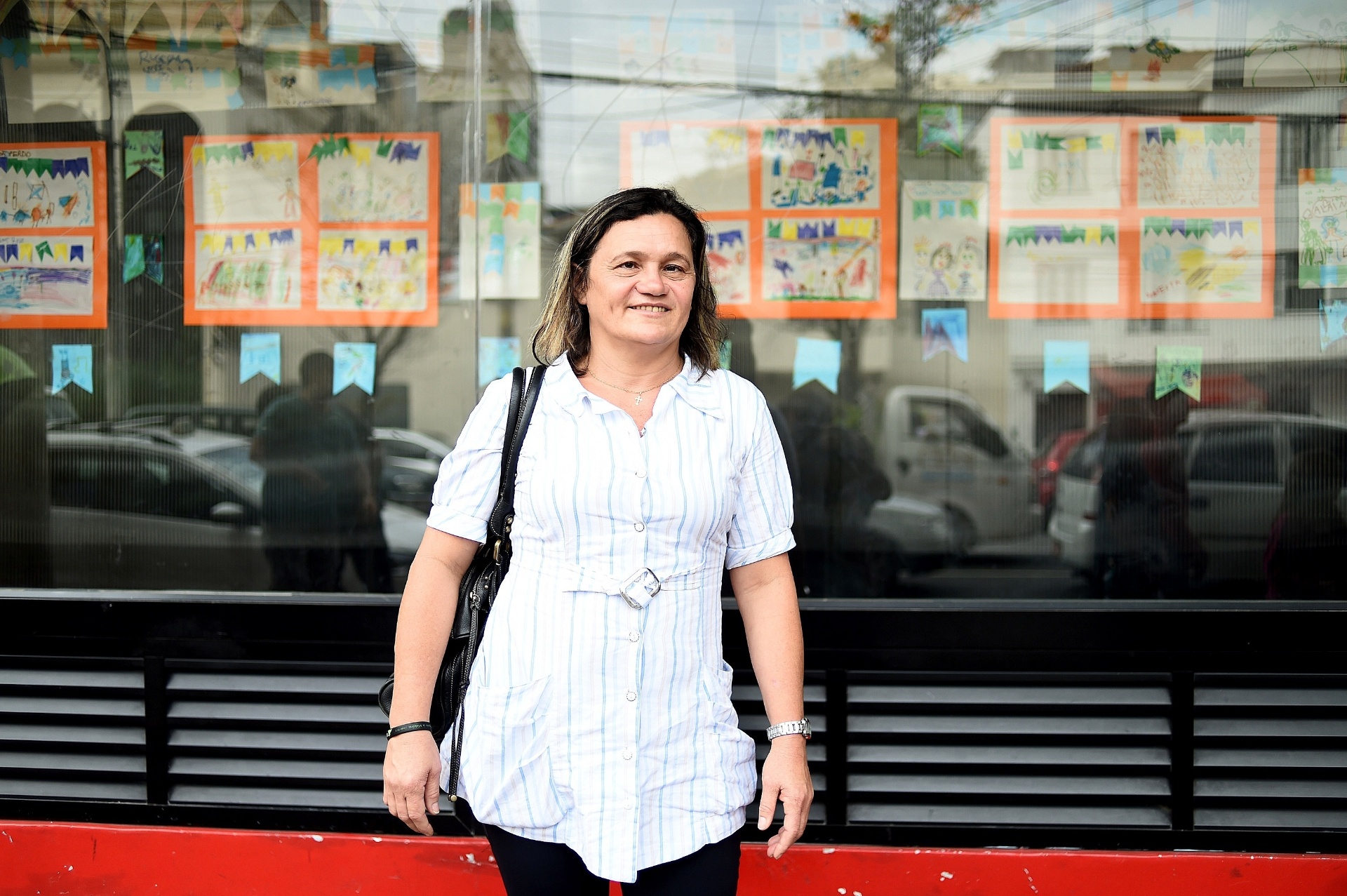 "Quando a criança não obedece, tem que dar palmadinhas porque às vezes o castigo não dá resultado. Primeiro, eu converso, mas se não me ouve, dou uma palmadinha. Mas jamais é para deixar marcas ou machucar, e sempre explico porque ela tomou o tapinha", afirma Marlene Souza Araújo, 46 anos, mãe de Tereza, de cinco anos - Reinaldo Canato/UOL