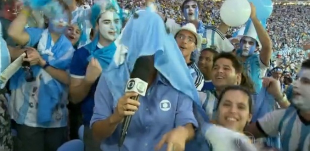 Repórter da Globo "sofre" com torcedores argentinos no Maracanã, ao tentar gravar matéria para o "Fantástico"