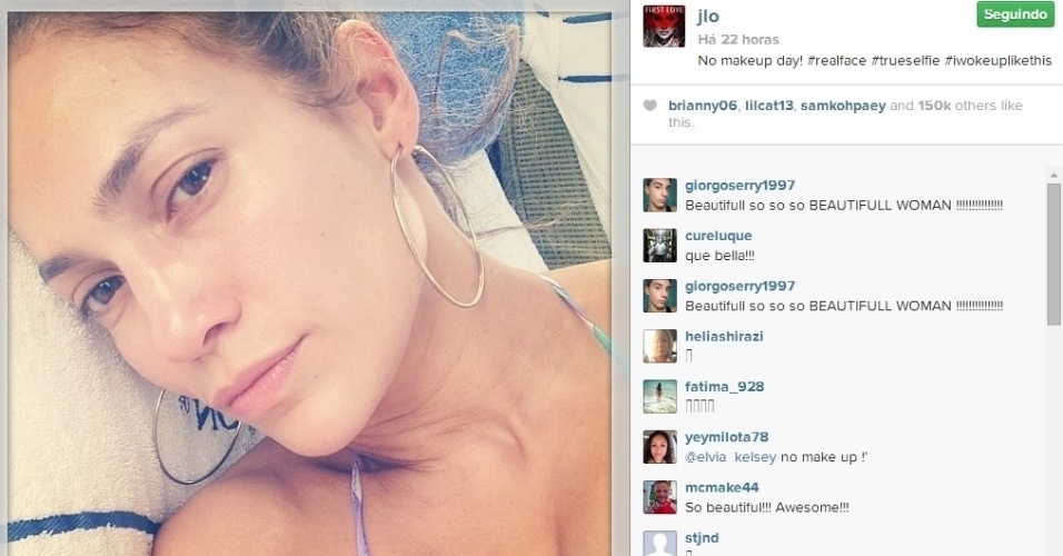 Jennifer Lopez apareceu totalmente sem maquiagem ao curtir sua folga à beira da piscina