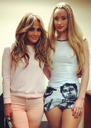 Jennifer Lopez e Iggy Azalea posam juntas após falha no show - Reprodução/Twitter