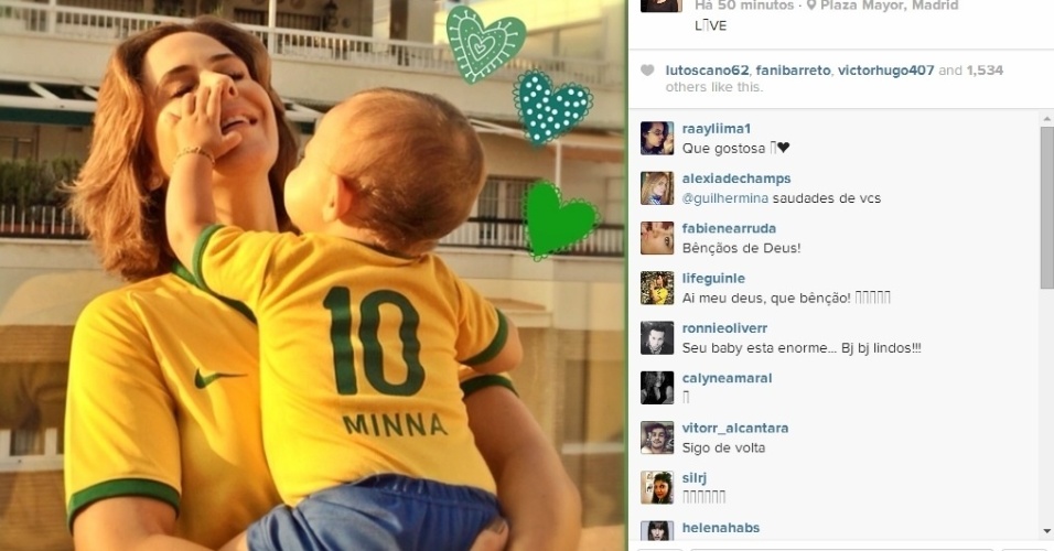 17.jun.2014 - Guilhermina Guinle curte sua primeira Copa do Mundo com a filha Minna e veste a herdeira com a camisa 10 da Seleção