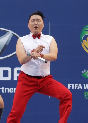 Psy se apresenta em evento em Seul durante jogo da Coreia do Sul na Copa do Mundo Brasil 2014 - Chung Sung-Jun/Getty Images