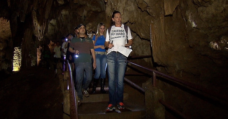 jun.2014 - Na Caverna do Diabo, as equipes promoveram um passeio turístico com o objetivo de recepcionar e guiar os turistas ao local