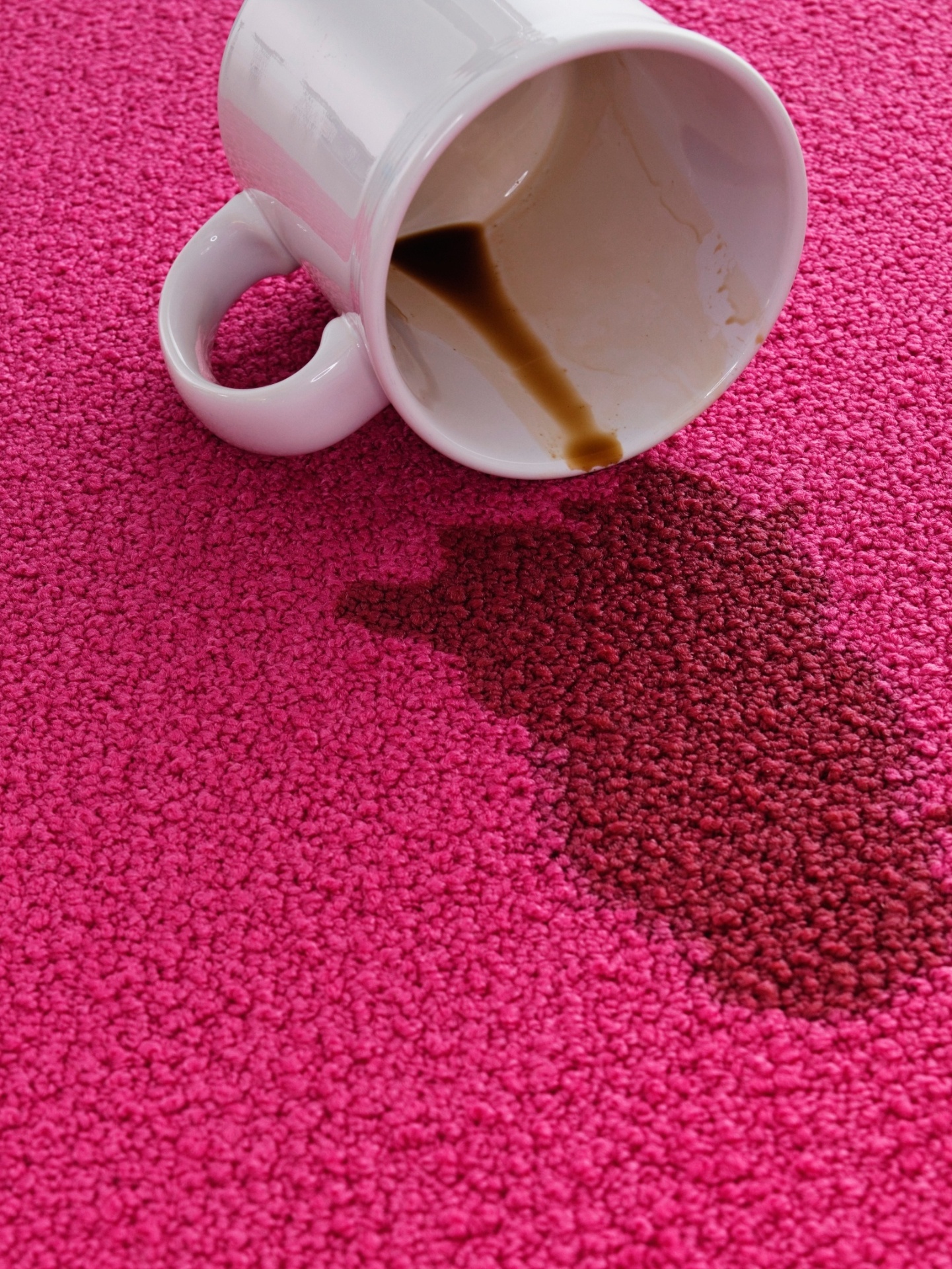 Limpeza de tapetes e carpetes - café e chocolate - Getty Images