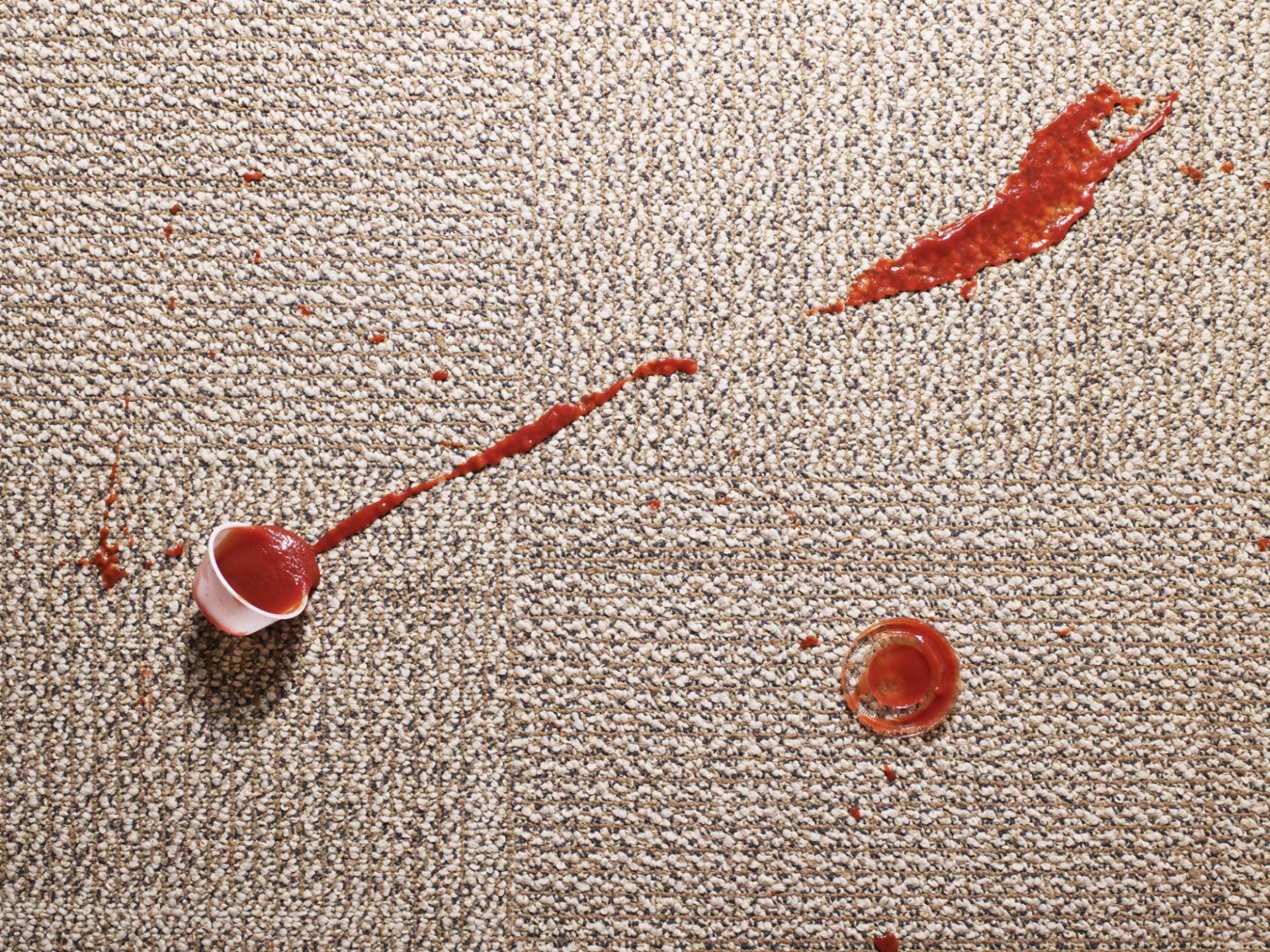 Limpeza de tapetes e carpetes - moho de tomate e ketchup - Getty Images