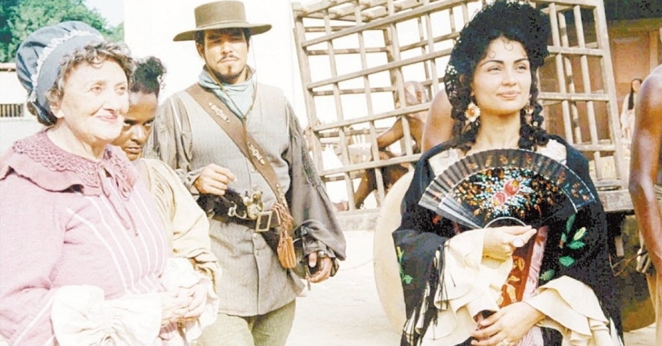 Patrícia França grava cenas de "A Padroeira", da Globo,  ao lado de Ida Gomes e  Maurício Mattar em 2001