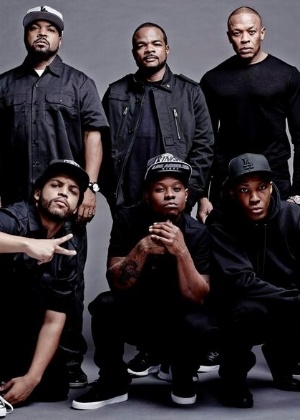 Em sentido horário, Ice Cube, o diretor F. Gary Gray, Dr. Dre, Corey Hawkins, Jason Mitchell e O?Shea Jackson Jr. - Reprodução
