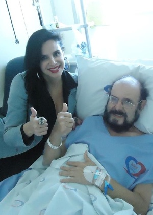 José Mojica Marins com a filha Liz Vamp no Incor (Instituto do Coração), em São Paulo, quando recebeu alta no dia 3 de junho - Reprodução/Facebook