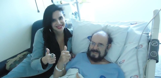 José Mojica Marins com a filha Liz Marins no Incor (Instituto do Coração), em São Paulo, quando recebeu alta no dia 3 de junho - Reprodução/Facebook