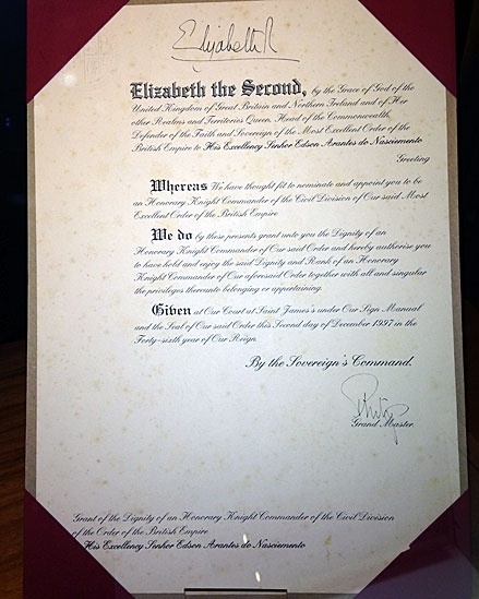 Título de cavaleiro honorário concedido a Pelé pela rainha Elizabeth 2ª está no Museu Pelé, em Santos - Rosangela Menezes/Secretaria de Turismo de Santos