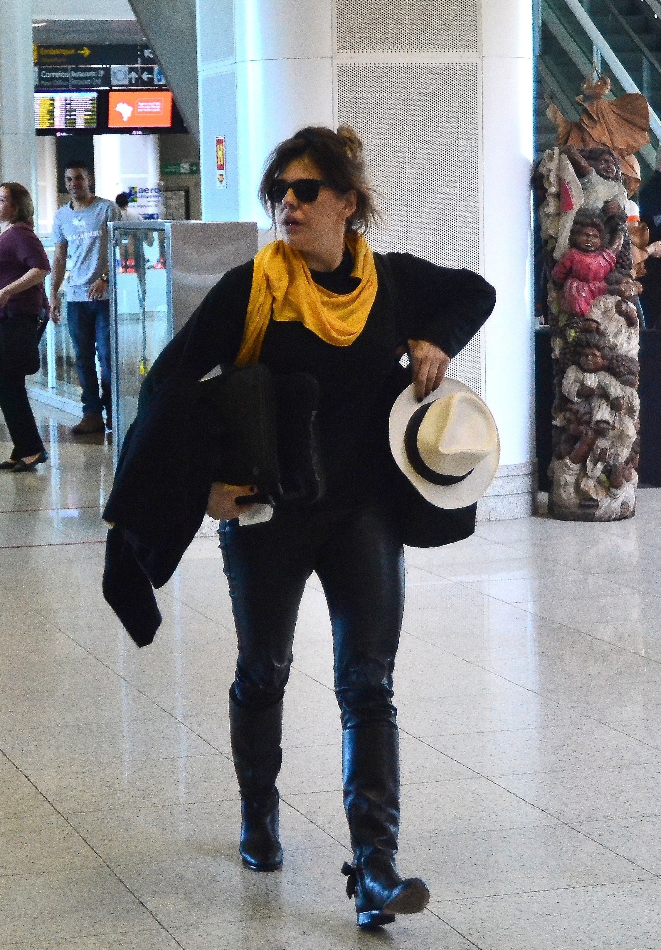 Moda aeroporto - Bárbara Paz - AgNews