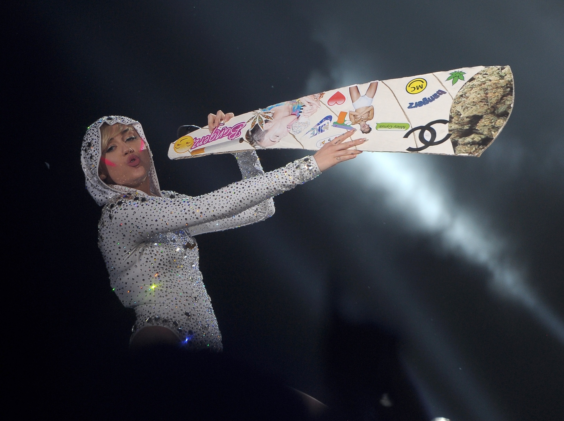 23.jun.2014 - Miley Cyrus apresenta show da turnê Bangerz em Amsterdã, na Holanda - SplashNews