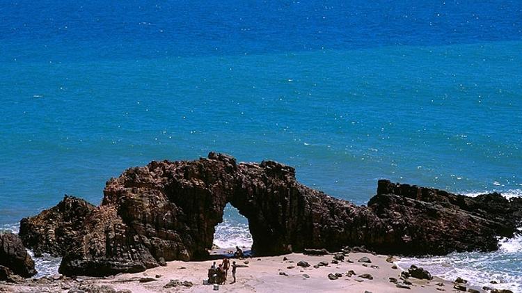 Pedra Furada é o cartão-postal de Jericoacoara, a 3 km do centro da vila