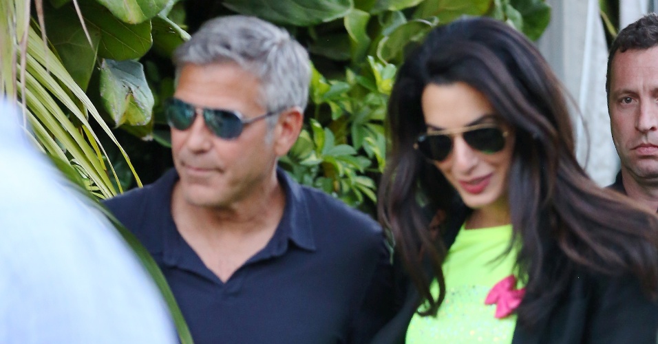 12.mai.2014 - George Clooney e Amal Alamuddin celebram noivado na Califórnia