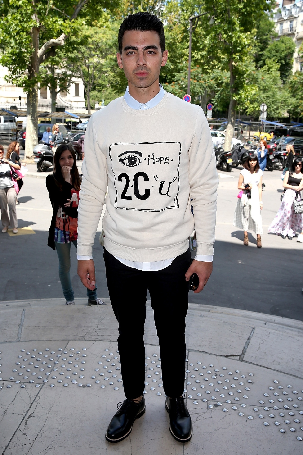 25.jun.2014 - O cantor norte-americano Joe Jonas na entrada do desfile da Carven - Pierre Suu/Getty Images