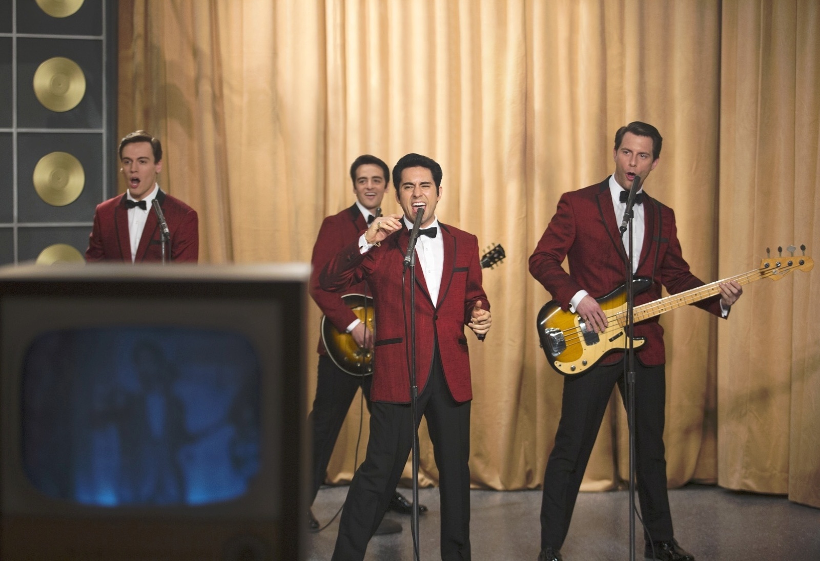 Os atores Erich Bergen (Bob Gaudio), Vincent Piazza (Tommy DeVito), John Lloyd Young (Frankie Valli) e Michael Lomenda (Nick Massi) formam os The Four Seasons em "Jersey Boys: Em Busca da Música", de Clint Eastwood - Divulgação/Warner
