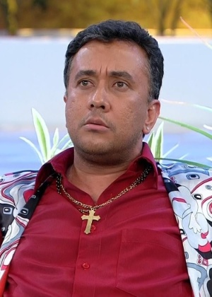 Maurício Manfrini interpreta o personagem Paulinho Gogó no programa "A Praça É Nossa"