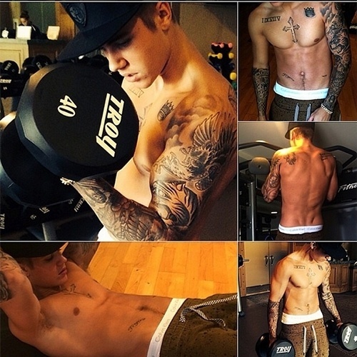 26.jun.2014 - Justin Bieber postou em seu Instagram uma foto em que aparece com o corpo sarado e suas tatuagens em evidência