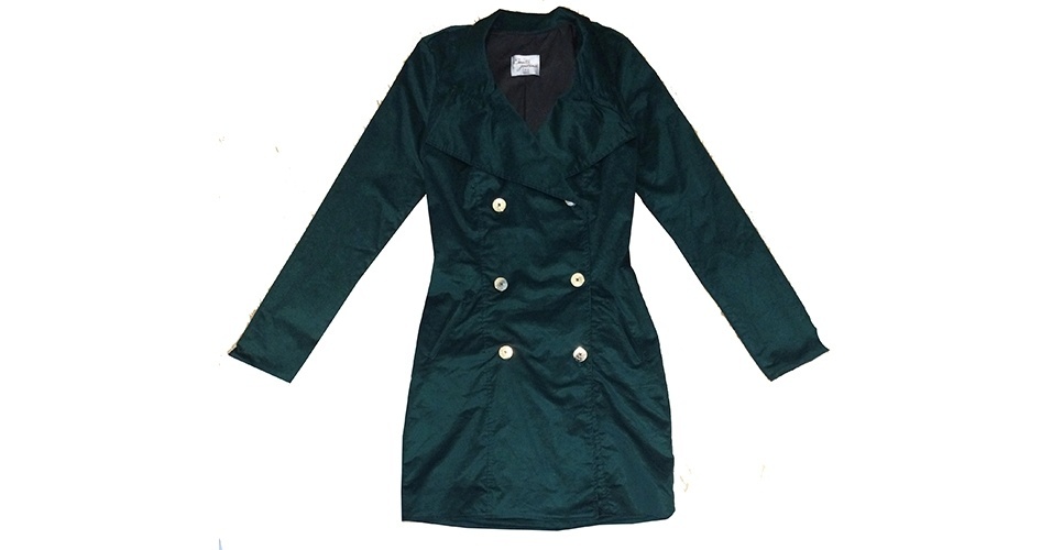 Casaco preto com botões brancos, da Santa Justina. Preço: R$ 359,80. Informações: www.stajustina.com.br | Preço e disponibilidade pesquisados em junho de 2014 e sujeitos a alterações - Divulgação