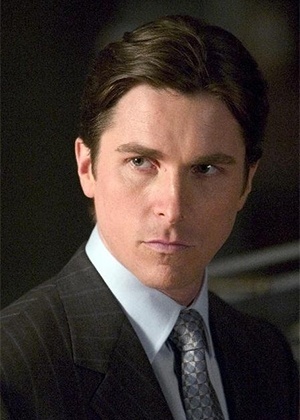 O ator Christian Bale como Bruce Wayne em cena de "Batman Begins" (2005), de Christopher Nolan - Divulgação