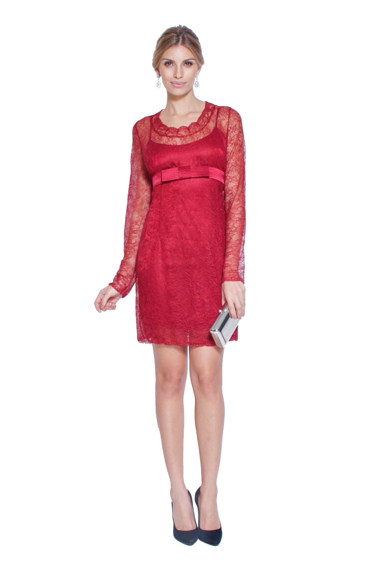 Vestido vermelho de renda com mangas longas, Reinaldo Lourenço, é opção para convidadas. Pode ser alugado na Dress & Go (www.dressandgo.com.br) por R$ 475. Preço pesquisado em junho de 2014. Sujeito a alterações - Divulgação