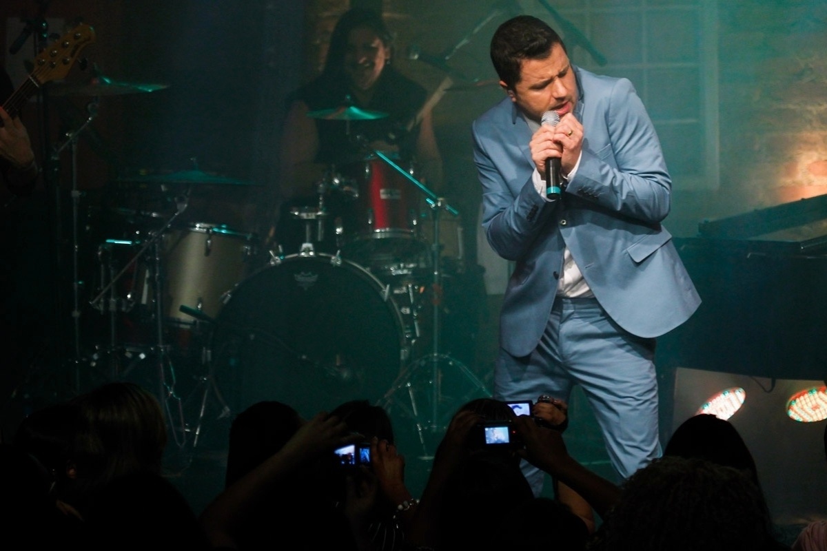 26.jun.2014 - Maurício Manieri estreia o show "Jovem Coração", no qual apresenta sucessos de sua carreira, no palco do Bourbon Street, na zona sul de São Paulo, nesta quinta-feira - Manuela Scarpa/Photo Rio News