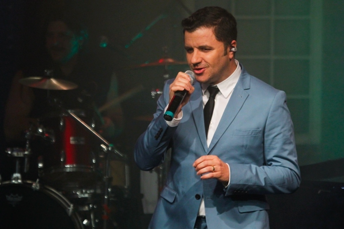 26.jun.2014 - Maurício Manieri estreia o show "Jovem Coração", no qual apresenta sucessos de sua carreira, no palco do Bourbon Street, na zona sul de São Paulo, nesta quinta-feira - Manuela Scarpa/Photo Rio News