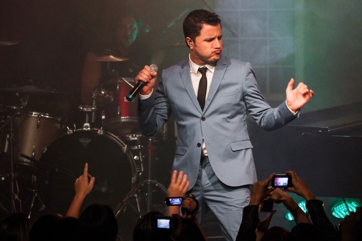 26.jun.2014 - Maurício Manieri estreia o show "Jovem Coração", no qual apresenta sucessos de sua carreira, no palco do Bourbon Street, na zona sul de São Paulo, nesta quinta-feira - Manuela Scarpa/Photo Rio News