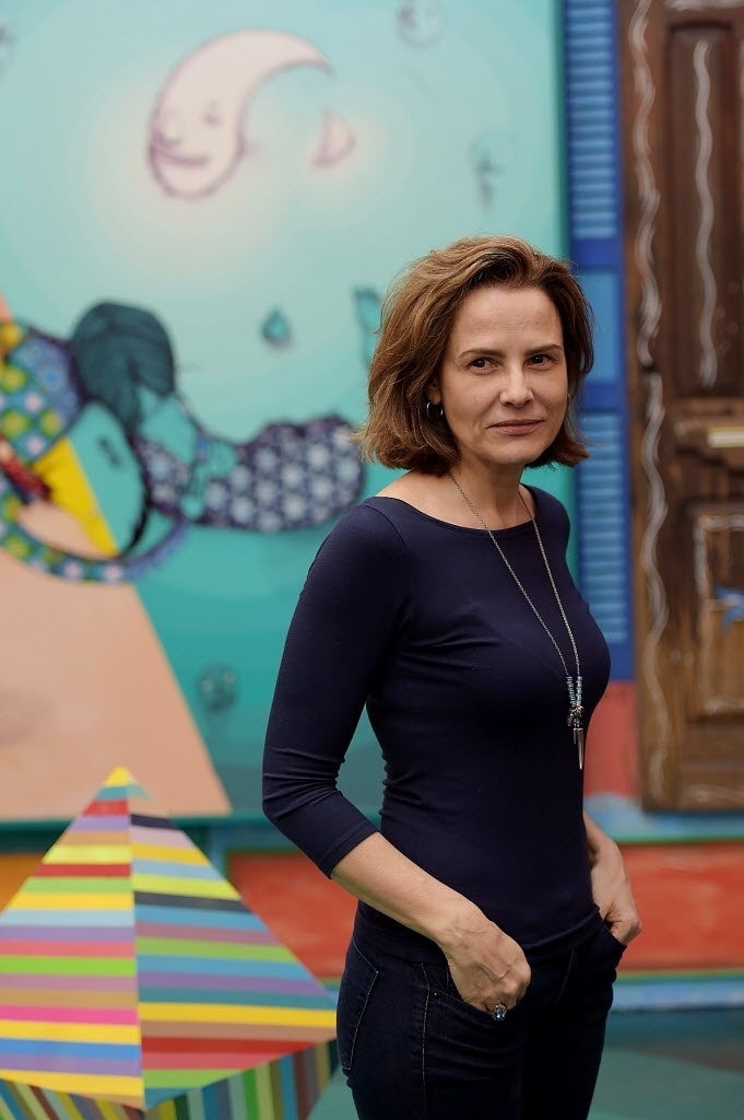 29.jun.2014- A atriz Bia Seidl também comparece à exposição "A Ópera da Lua", na galeria Fortes Vilaça, em São Paulo - Reinaldo Canato/UOL